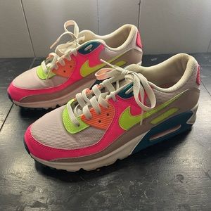 Barely worn Nike Air Max.